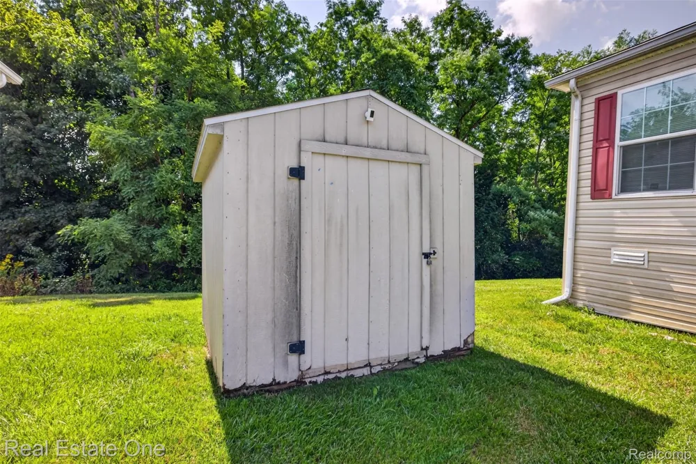 16047 Windsor Lane Holly Township, MI 48442