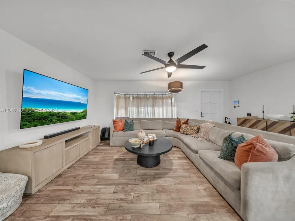 10305 NW 42nd Dr Coral Springs, FL 33065