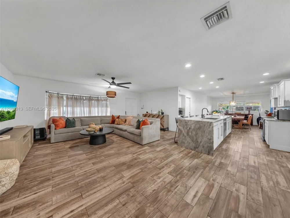 10305 NW 42nd Dr Coral Springs, FL 33065