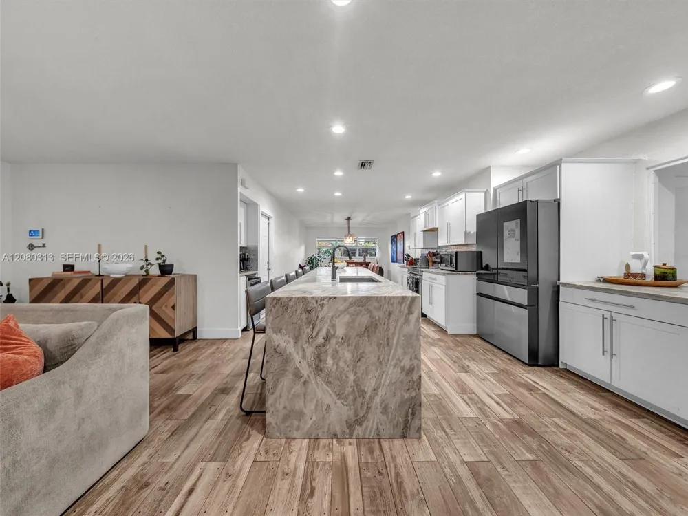 10305 NW 42nd Dr Coral Springs, FL 33065