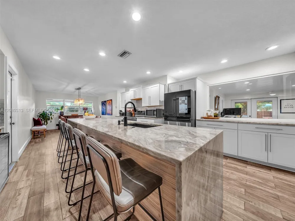 10305 NW 42nd Dr Coral Springs, FL 33065
