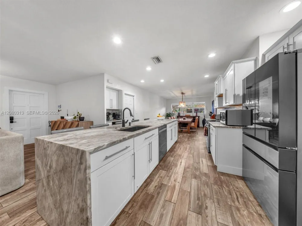 10305 NW 42nd Dr Coral Springs, FL 33065
