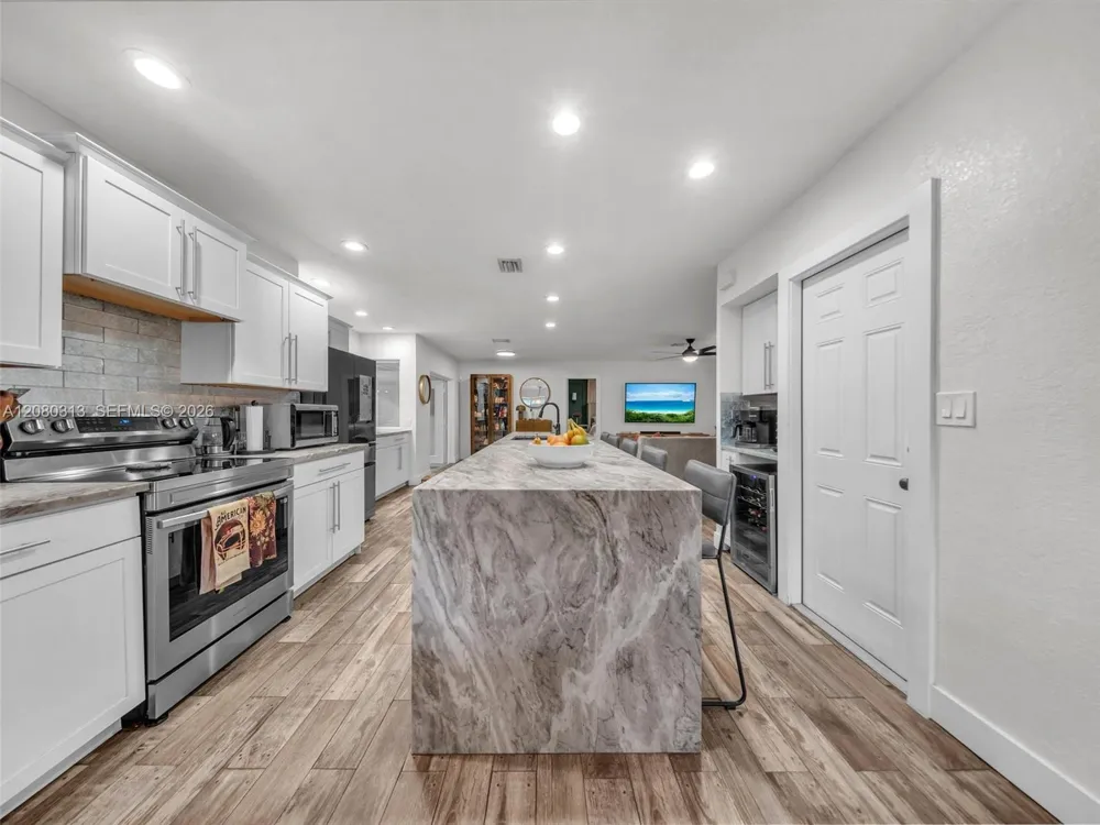 10305 NW 42nd Dr Coral Springs, FL 33065