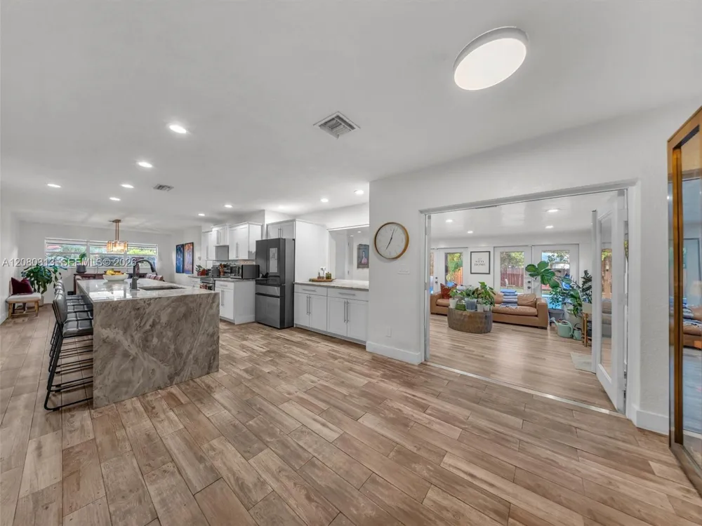 10305 NW 42nd Dr Coral Springs, FL 33065