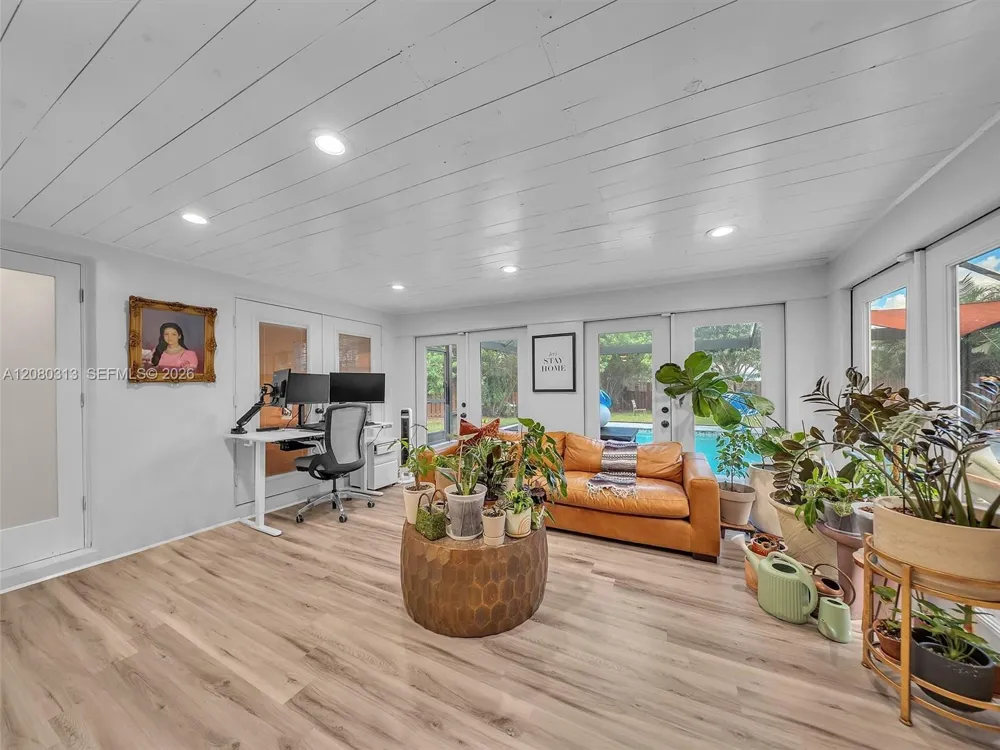 10305 NW 42nd Dr Coral Springs, FL 33065