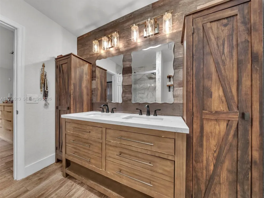 10305 NW 42nd Dr Coral Springs, FL 33065