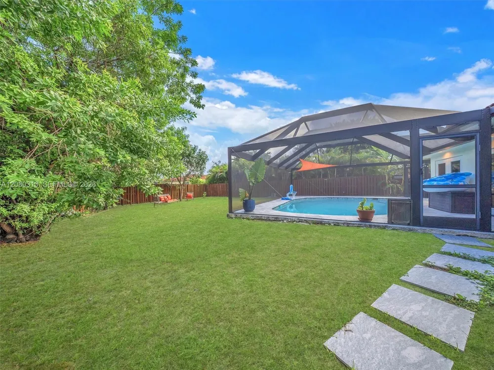 10305 NW 42nd Dr Coral Springs, FL 33065