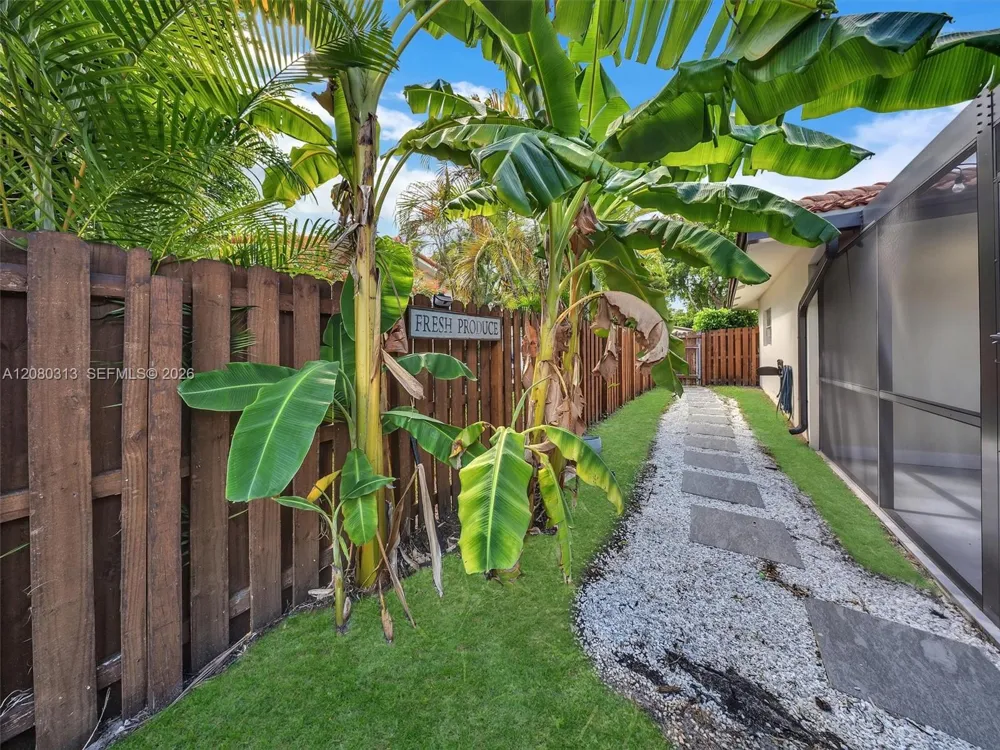10305 NW 42nd Dr Coral Springs, FL 33065