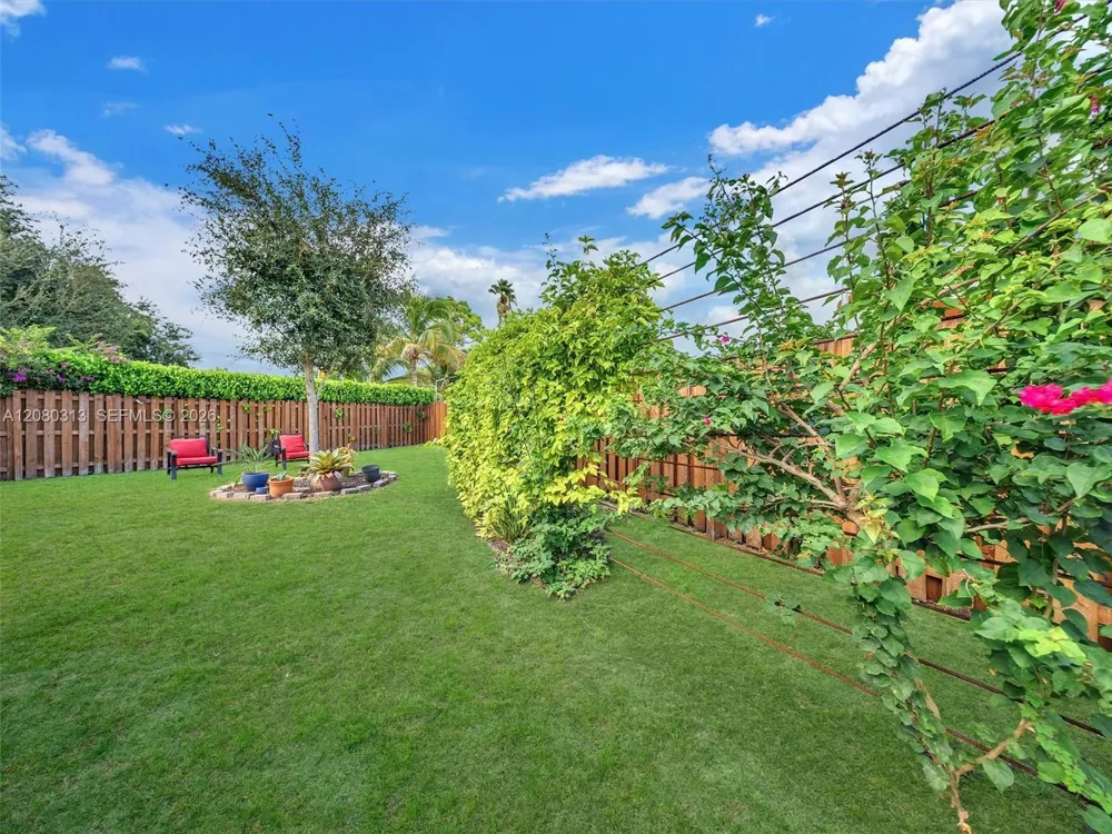 10305 NW 42nd Dr Coral Springs, FL 33065