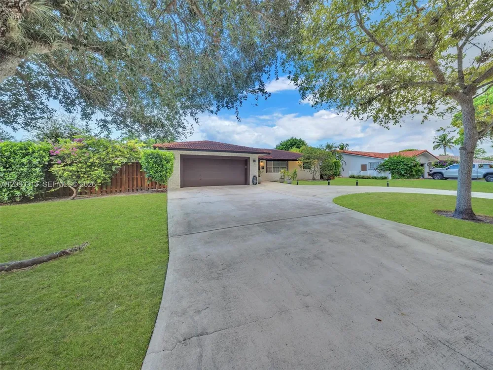 10305 NW 42nd Dr Coral Springs, FL 33065