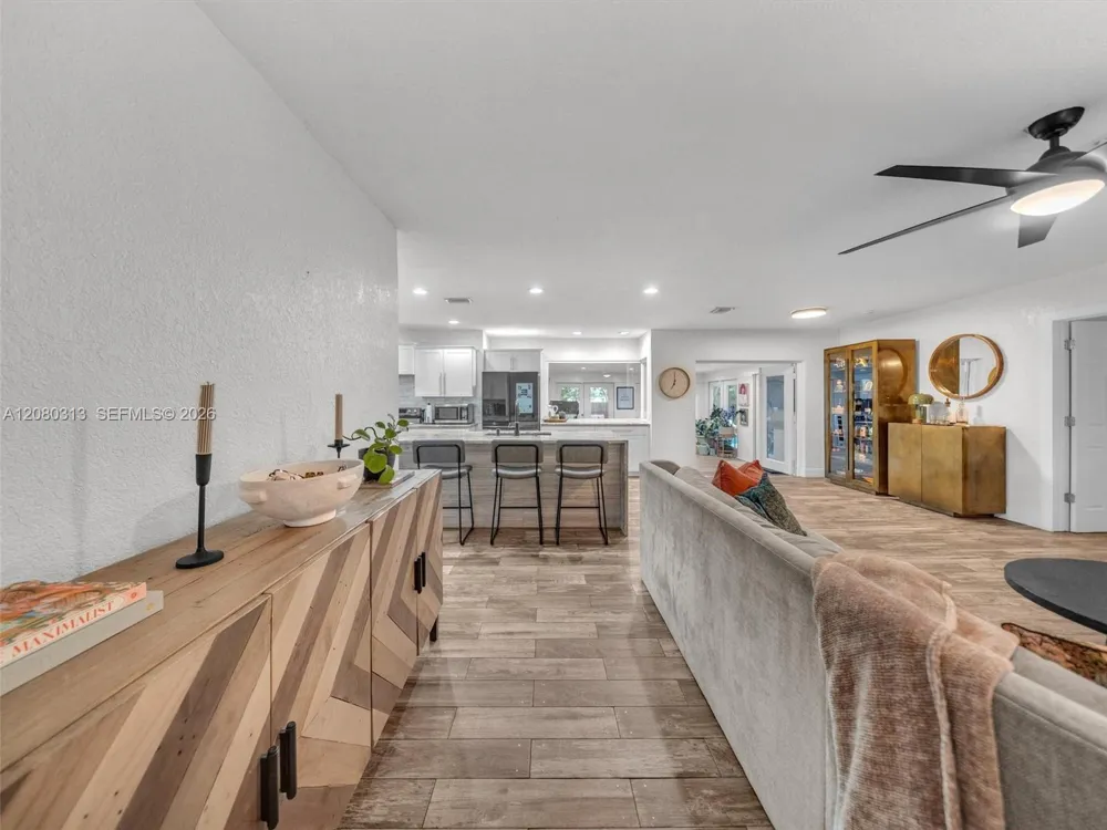10305 NW 42nd Dr Coral Springs, FL 33065