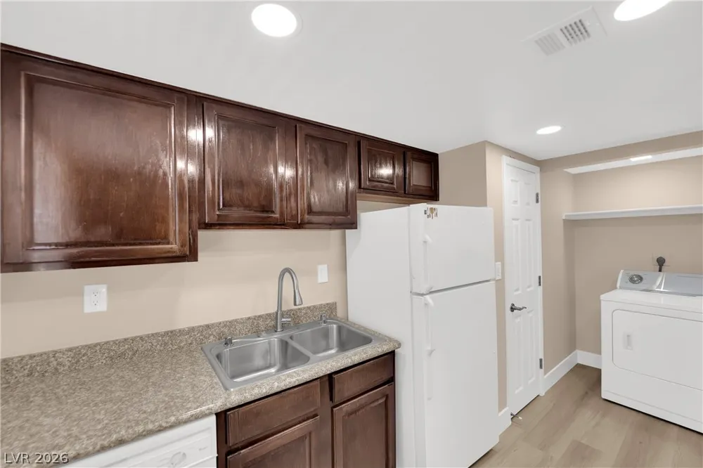 5386 River Glen Drive #349 Las Vegas, NV 89103