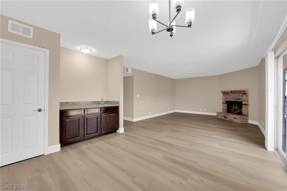 5386 River Glen Drive #349 Las Vegas, NV 89103