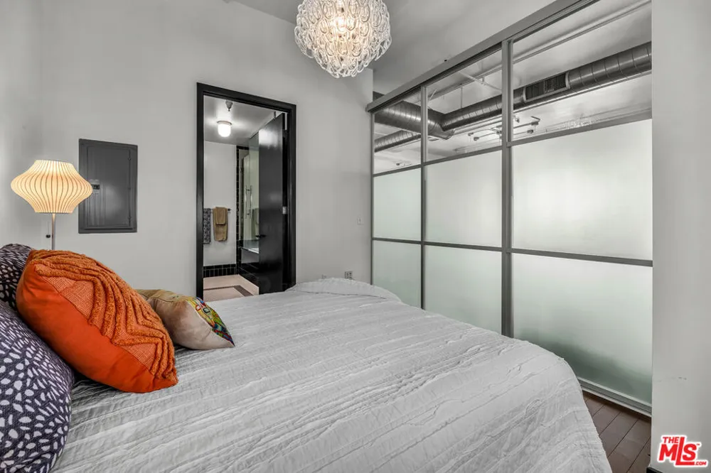 1645 Vine Street #402 Los Angeles, CA 90028