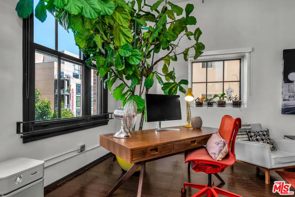 1645 Vine Street #402 Los Angeles, CA 90028