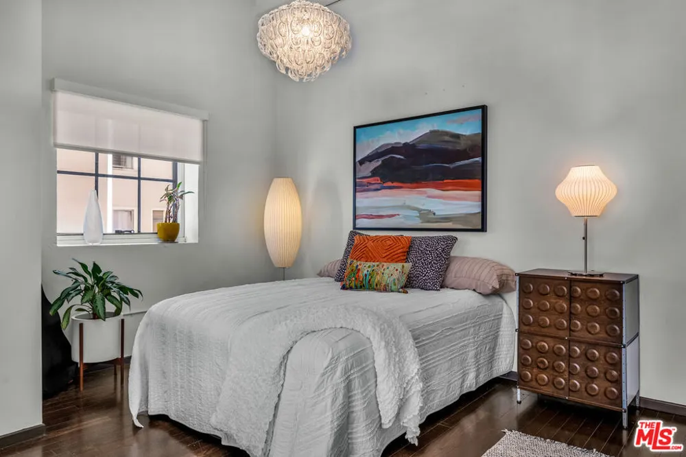 1645 Vine Street #402 Los Angeles, CA 90028