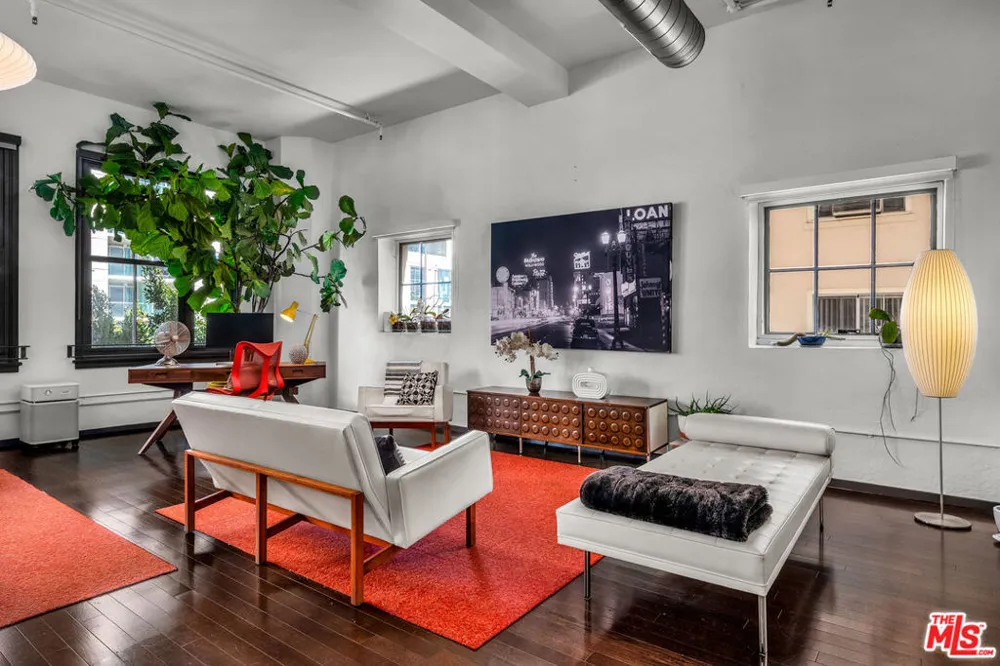 1645 Vine Street #402 Los Angeles, CA 90028