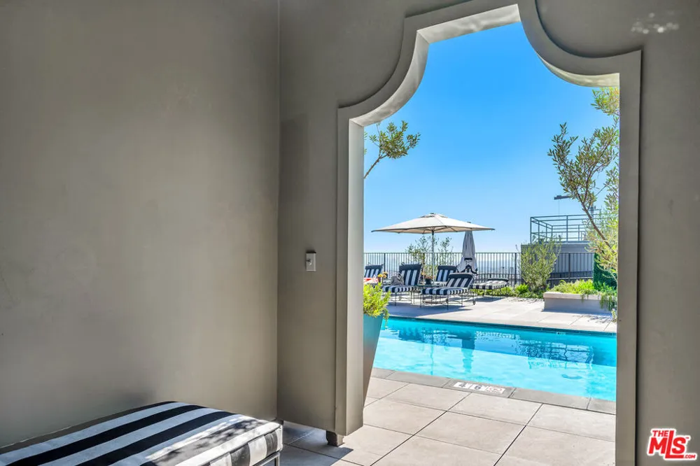 1645 Vine Street #402 Los Angeles, CA 90028