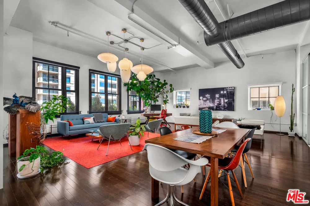 1645 Vine Street #402 Los Angeles, CA 90028