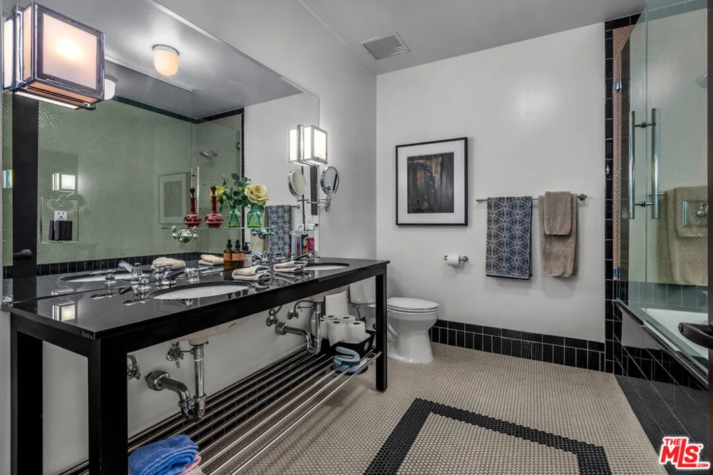 1645 Vine Street #402 Los Angeles, CA 90028