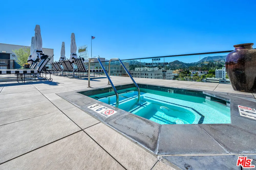 1645 Vine Street #402 Los Angeles, CA 90028