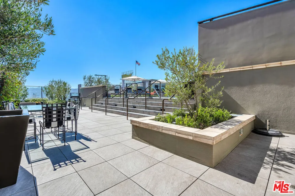 1645 Vine Street #402 Los Angeles, CA 90028
