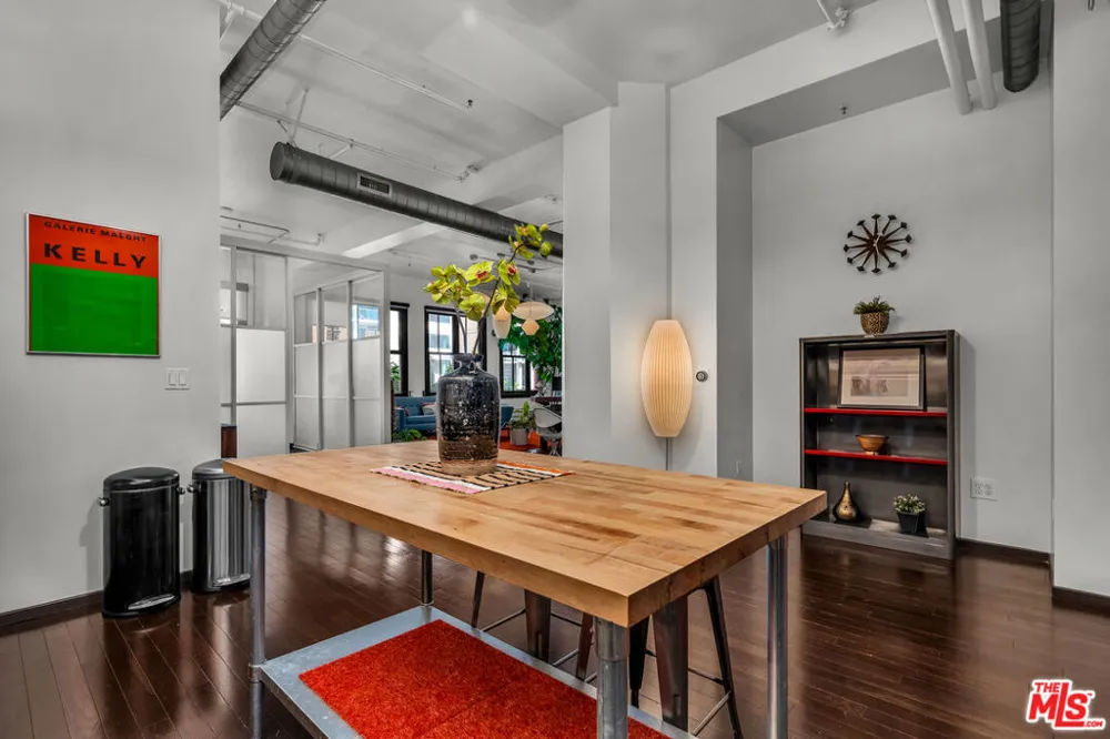 1645 Vine Street #402 Los Angeles, CA 90028