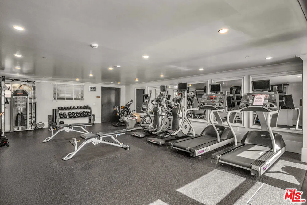 1645 Vine Street #402 Los Angeles, CA 90028