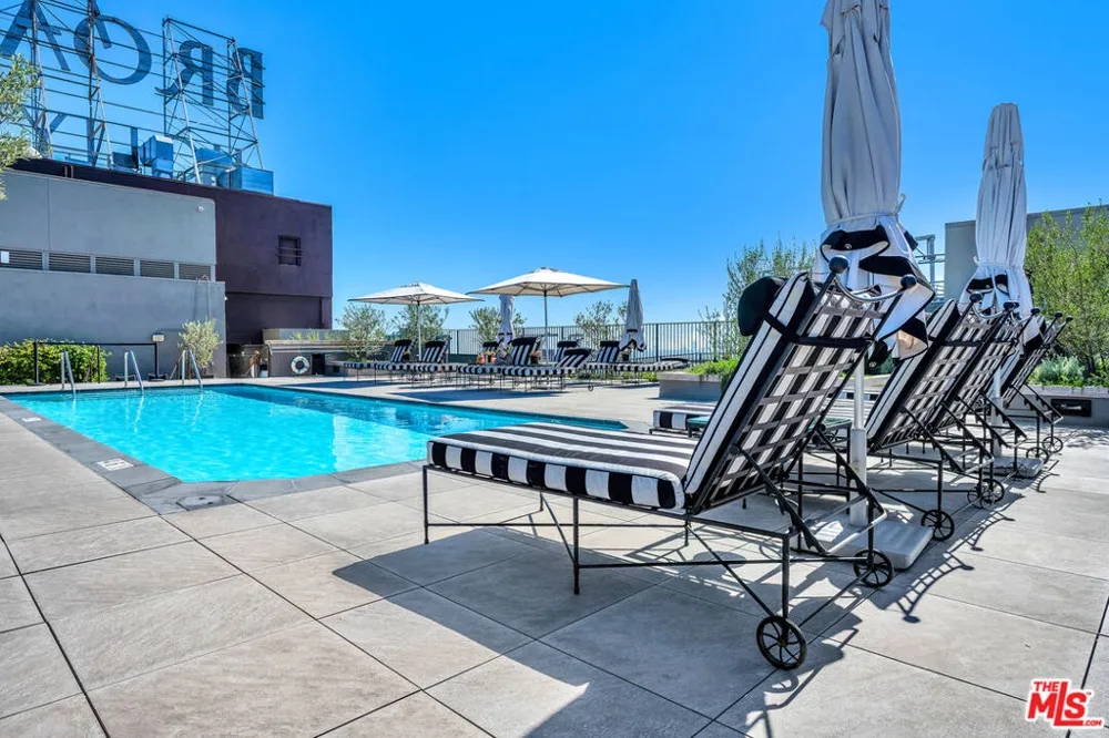 1645 Vine Street #402 Los Angeles, CA 90028