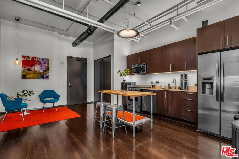 1645 Vine Street #402 Los Angeles, CA 90028