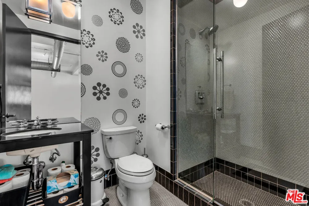 1645 Vine Street #402 Los Angeles, CA 90028