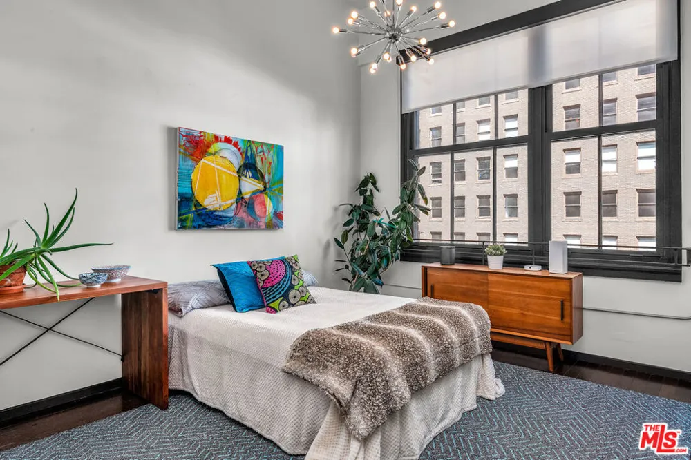 1645 Vine Street #402 Los Angeles, CA 90028