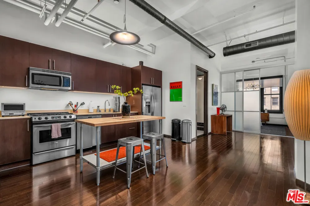 1645 Vine Street #402 Los Angeles, CA 90028
