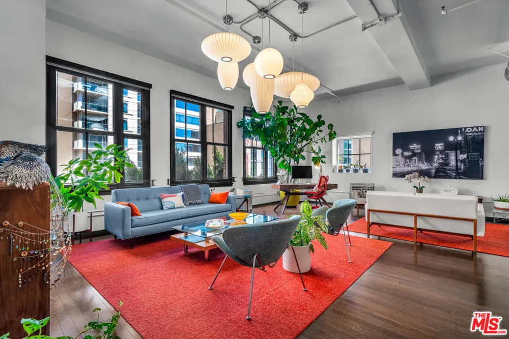 1645 Vine Street #402 Los Angeles, CA 90028