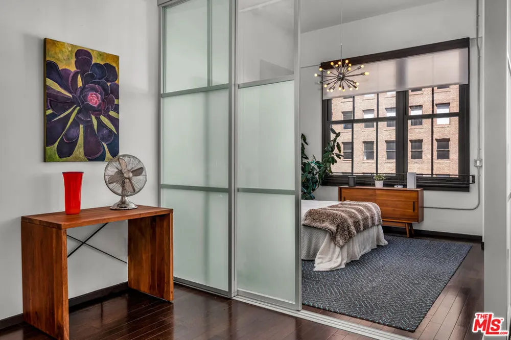 1645 Vine Street #402 Los Angeles, CA 90028