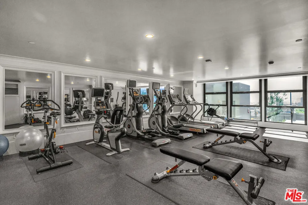 1645 Vine Street #402 Los Angeles, CA 90028