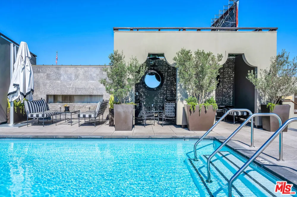 1645 Vine Street #402 Los Angeles, CA 90028