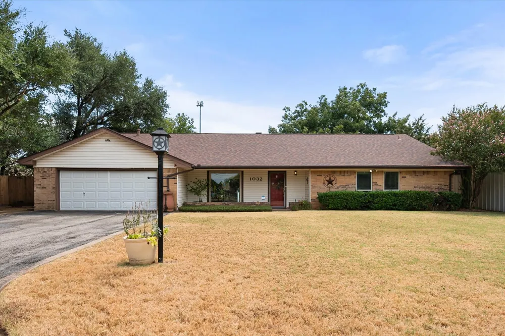 1032 E Enon Avenue Everman, TX 76140