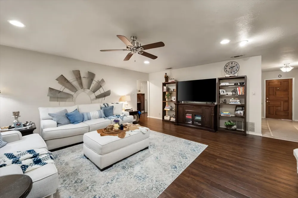1032 E Enon Avenue Everman, TX 76140