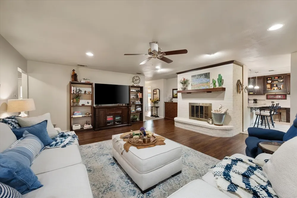 1032 E Enon Avenue Everman, TX 76140
