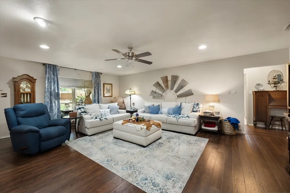 1032 E Enon Avenue Everman, TX 76140