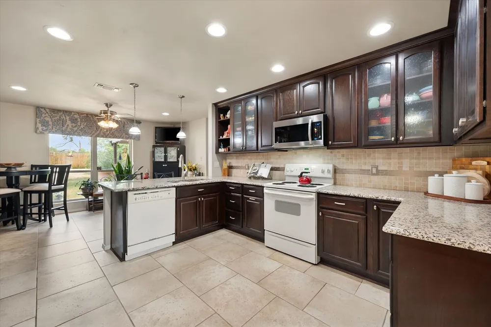 1032 E Enon Avenue Everman, TX 76140