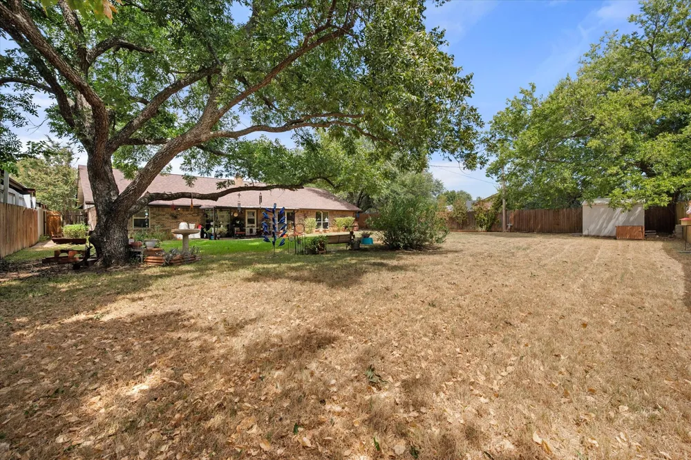 1032 E Enon Avenue Everman, TX 76140