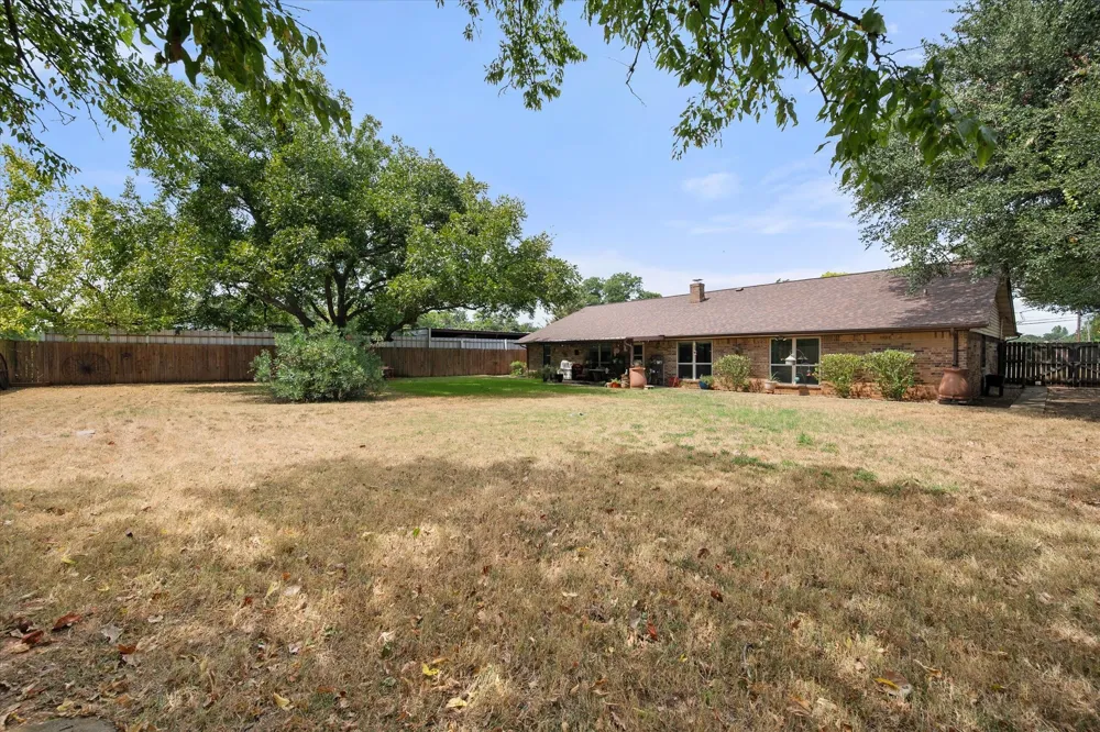 1032 E Enon Avenue Everman, TX 76140