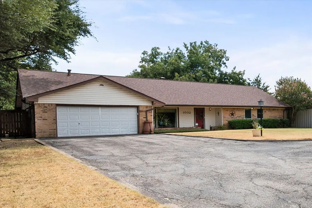 1032 E Enon Avenue Everman, TX 76140