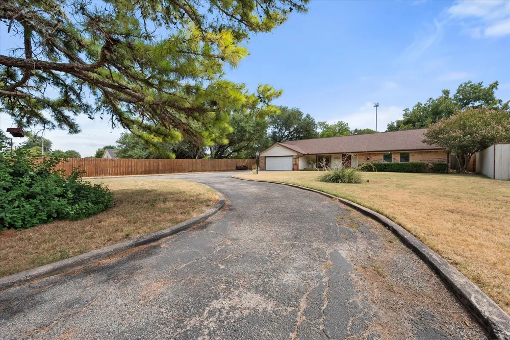 1032 E Enon Avenue Everman, TX 76140