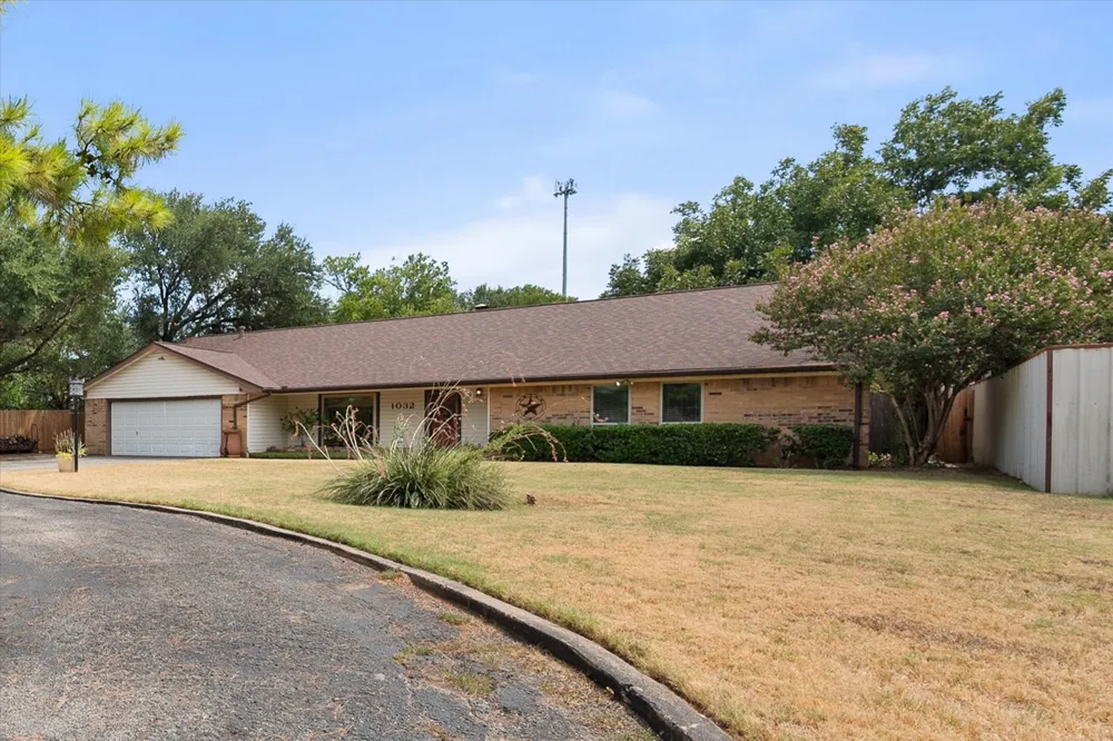 1032 E Enon Avenue Everman, TX 76140