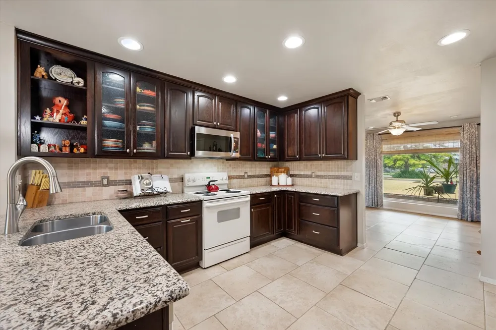 1032 E Enon Avenue Everman, TX 76140