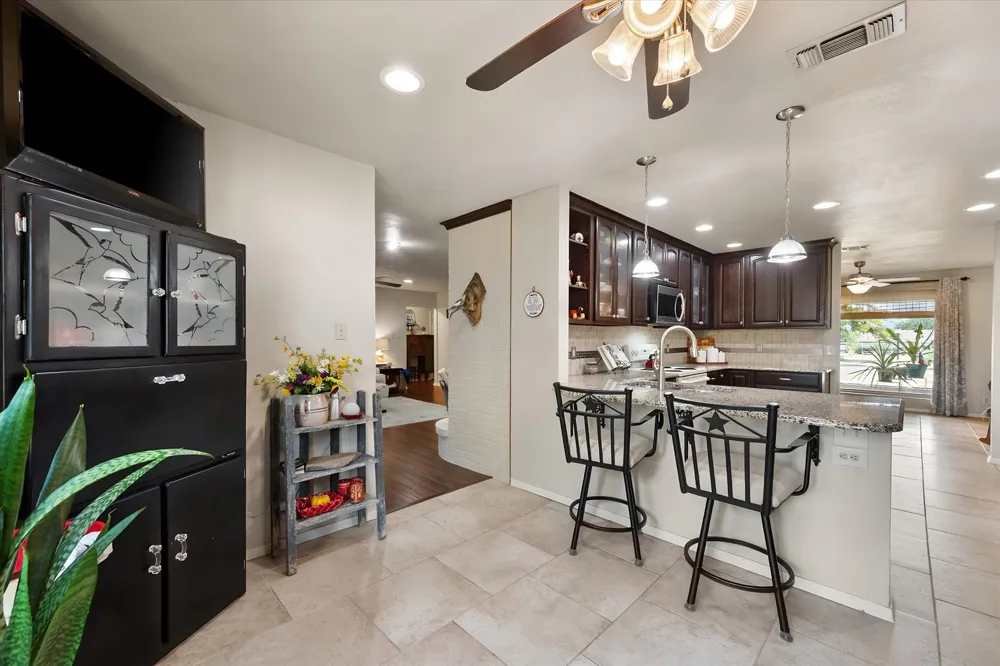 1032 E Enon Avenue Everman, TX 76140