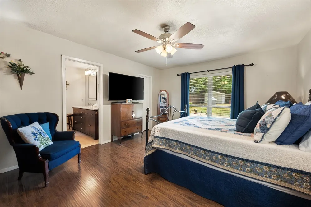 1032 E Enon Avenue Everman, TX 76140